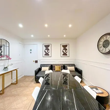 Urban Flat 81 - Luxe Sebastopol Apartment *