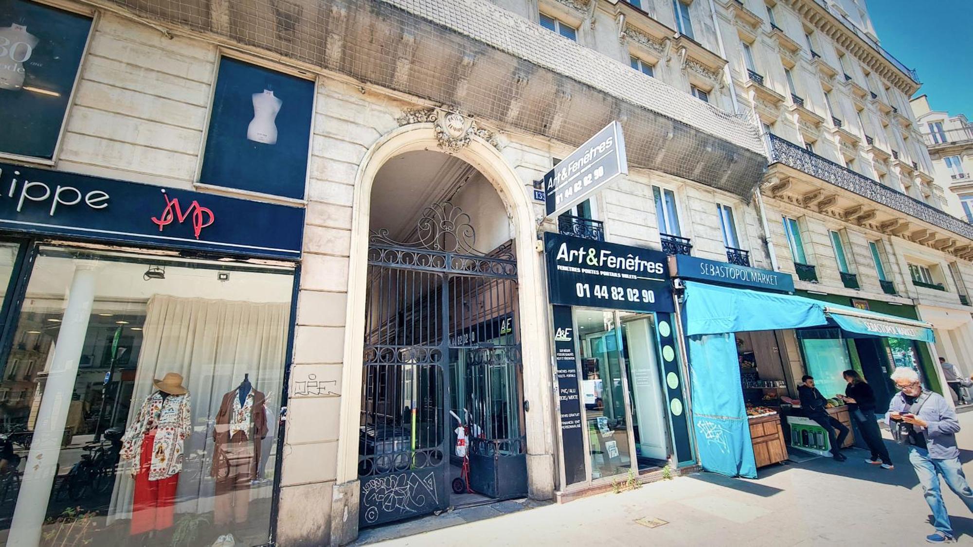 Urban Flat 81 - Luxe Sebastopol Apartment Paris