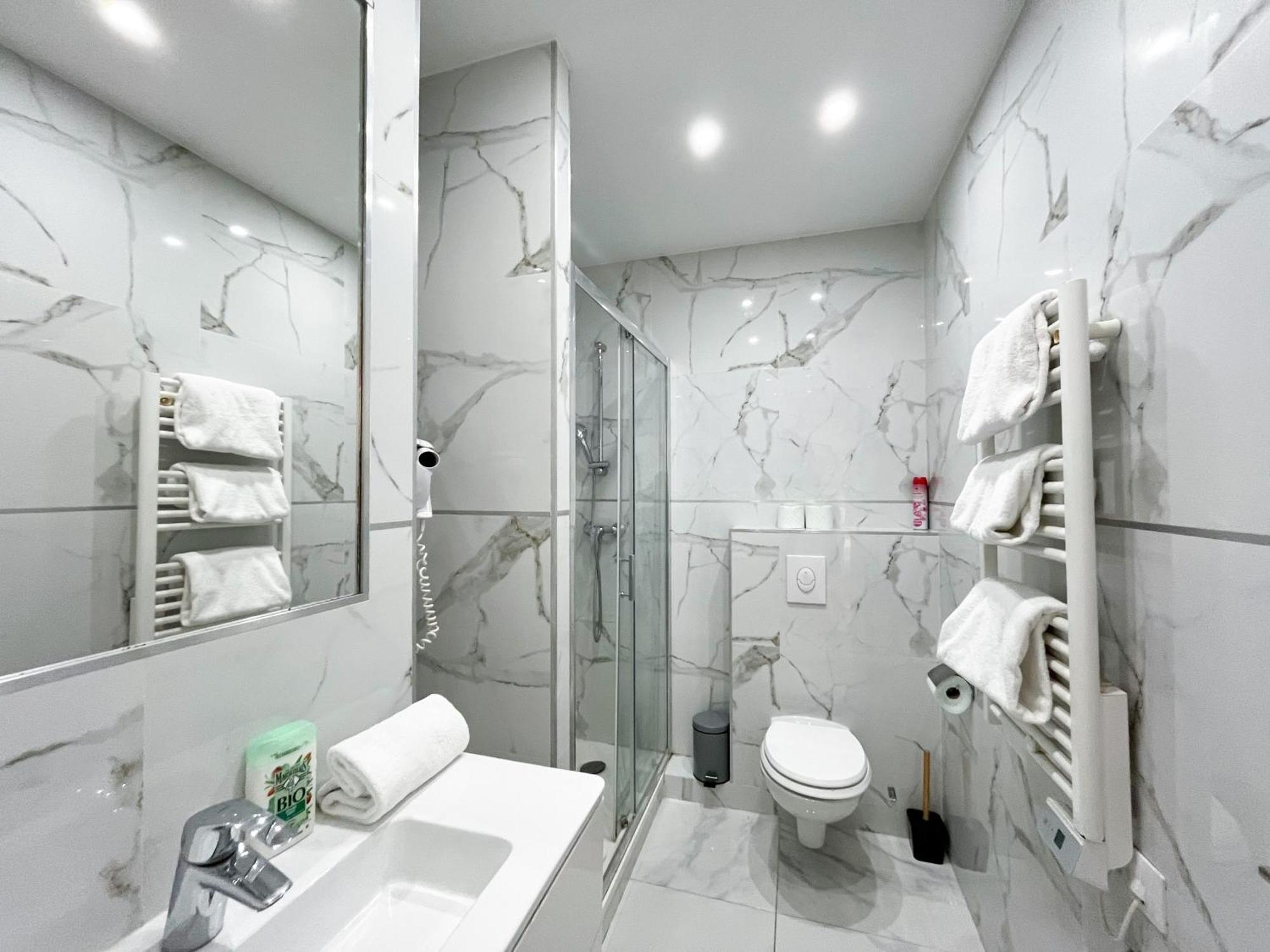 Urban Flat 81 - Luxe Sebastopol Apartment